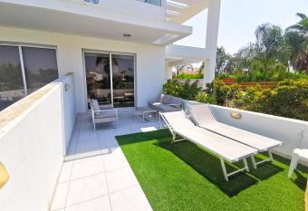 Happy Day Dreamer Apartments allows 18 year olds to book a room