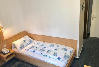 Hotel Terminus allows 18 year olds to book a room