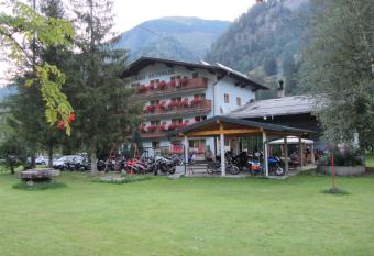 Haus Brunhilde has Balcony rooms