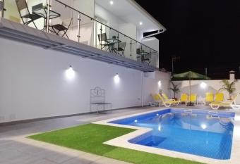 VILLA CERRO E MAR has Balcony rooms