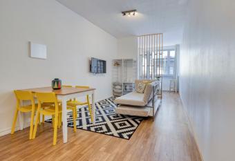 Travel & live Santa Catarina apartment allows 18 year olds to book a room