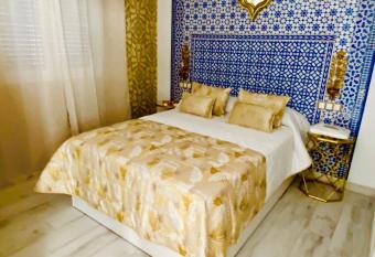 Apartamentos  has rooms with a private hot tub