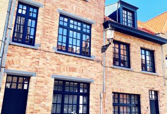 B&B Marie-J of Bruges allows 18 year olds to book a room