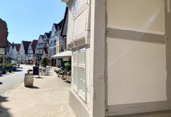 Wertsch  tzer Hotel - Krumme Str allows 18 year olds to book a room