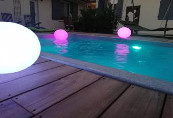 AU PLAISIR D ETAPE- ACCUEIL PELERINS uniquement allows 18 year olds to book a room