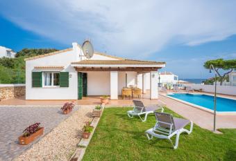 Villa Alcaufar has Balcony rooms
