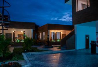 Toucan Platinum Suites Aparthotel allows 18 year olds to book a room