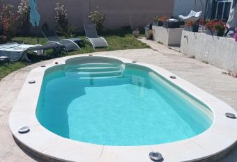 Chambre d h  te lucciana-borgo allows 18 year olds to book a room