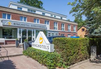 Ringhotel Ahrensburg allows 18 year olds to book a room