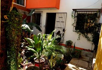 Casa Lomas del Marinero Internet Starlink SIN GARAJE allows 18 year olds to book a room