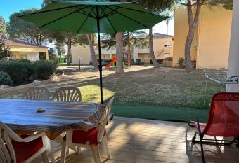 T2 RDC    Canet en Roussillon Europa 4 pers ,clim, tennis, parking has Balcony rooms
