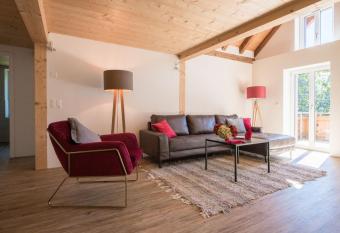 Le Manoir Penthouse has Balcony rooms