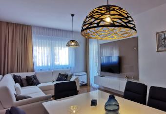 Apartman Sunlight has Balcony rooms