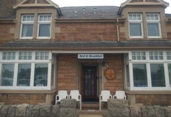 BELLEVILLE BED AND BREAKFAST allows 18 year olds to book a room