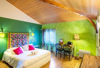 H  tel Le R  sinier allows 18 year olds to book a room