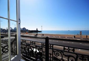 Spacious 3 bedroom Beachfront property with amazing sea views! has Balcony rooms