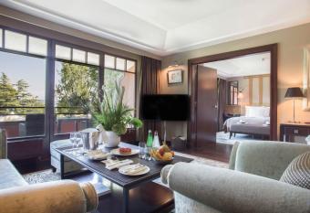 La R  serve Gen  ve Hotel & Spa has Balcony rooms