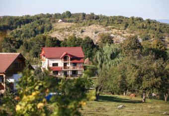 La Ograda has Balcony rooms