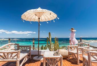 Hotel Tahiti has Balcony rooms