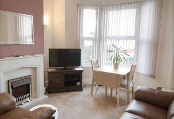 Richmond Luxury flat Fabulous location allows 18 year olds to book a room