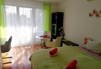 Apartman Zelena Oaza has Balcony rooms