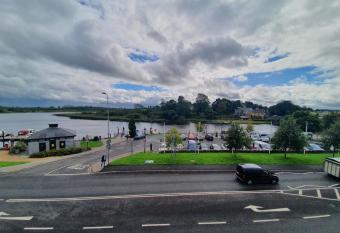 Waterfront View Apartment allows 18 year olds to book a room