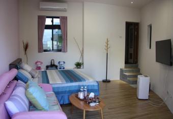 Jiufen Back Yard Homestay has Balcony rooms