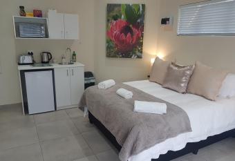 Sharon s House: Modern Self-Catering rooms allows 18 year olds to book a room