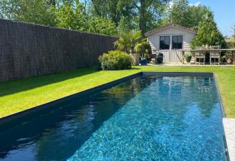 La Maison d Arc allows 18 year olds to book a room