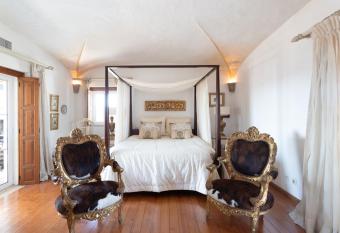 Rosa Estates The Farmhouse & Stables allows 18 year olds to book a room