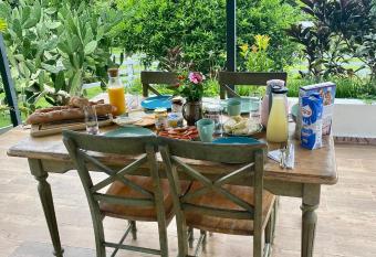 G  stezimmer in der Villa Zimmer allows 18 year olds to book a room