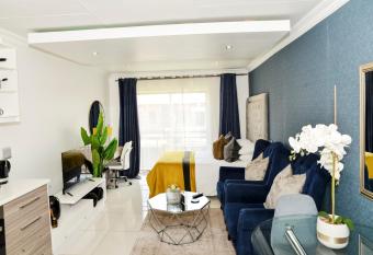 Eirini Elegant - Rispetto Apartment allows 18 year olds to book a room