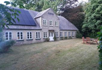 Lundtofth  j allows 18 year olds to book a room