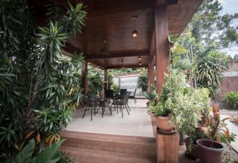 PARTY HAUS 7 bedrooms 8 toilets has rooms with a private hot tub