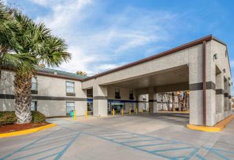 Studio 6 Laredo. Tx North I-35 allows 18 year olds to book a room