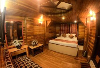 Hotel Broadway Anneexy has Balcony rooms