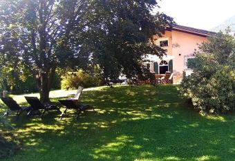 Al Chiar di Luna B&B Valtellina allows 18 year olds to book a room
