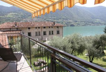 La dimora dei pescatori has Balcony rooms