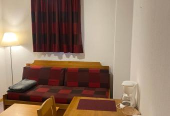 Studio les toits du Devoluy allows 18 year olds to book a room