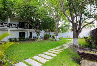 Hotel Maalob Che Bacalar by Rotamundos allows 18 year olds to book a room