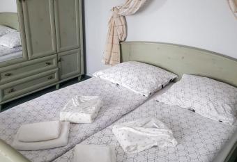 Apartament Zibi has rooms with a private hot tub