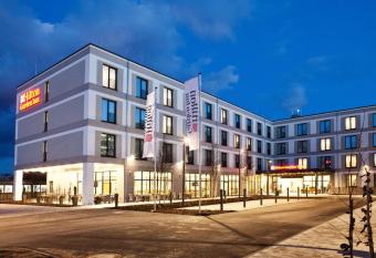 Hilton Garden Inn Munich Messe allows 18 year olds to book a room