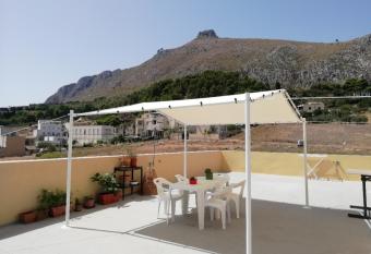 A casa di Anna has Balcony rooms