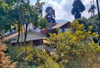 Pradhan Cottage Homestay has Smoking/Balcony rooms