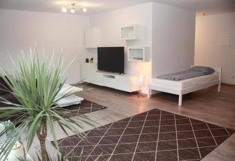 Wundersch  ne Wohnung mit gro  en Terrasse in M  lheim Hei  en has Balcony rooms