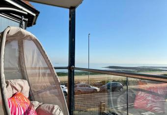 The Sea Deck Apartment - Westbrook Bay Beach - By Goldex Coastal Breaks allows 18 year olds to book a room