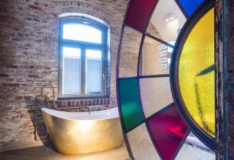 Kochs Stadthotel allows 18 year olds to book a room