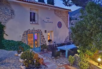 Casa Pura Vida allows 18 year olds to book a room