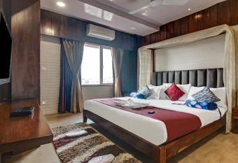 HOTEL SHREE DAAN allows 18 year olds to book a room