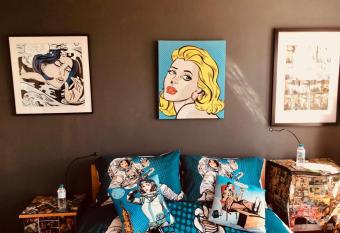 Pop Art Pad heart of Old Town with parking! allows 18 year olds to book a room